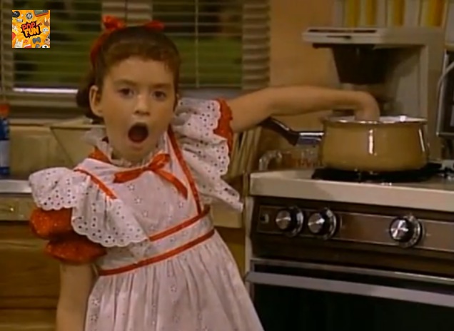 popfunoficial's tweet photo. Apenas a Vicky passando na sua timeline com a dica: Se for cozinhar nesse sabadão tenha muito cuidado!
#supervicky #vicky #smallwonder #anos80 #série #sábado #cozinhar #robô #meninarobô #geek #nerd #nerdices #dickchristine #tiffanybrissett #androide #tedlawson #joanlawson https://t.co/ikEAdaxFIT