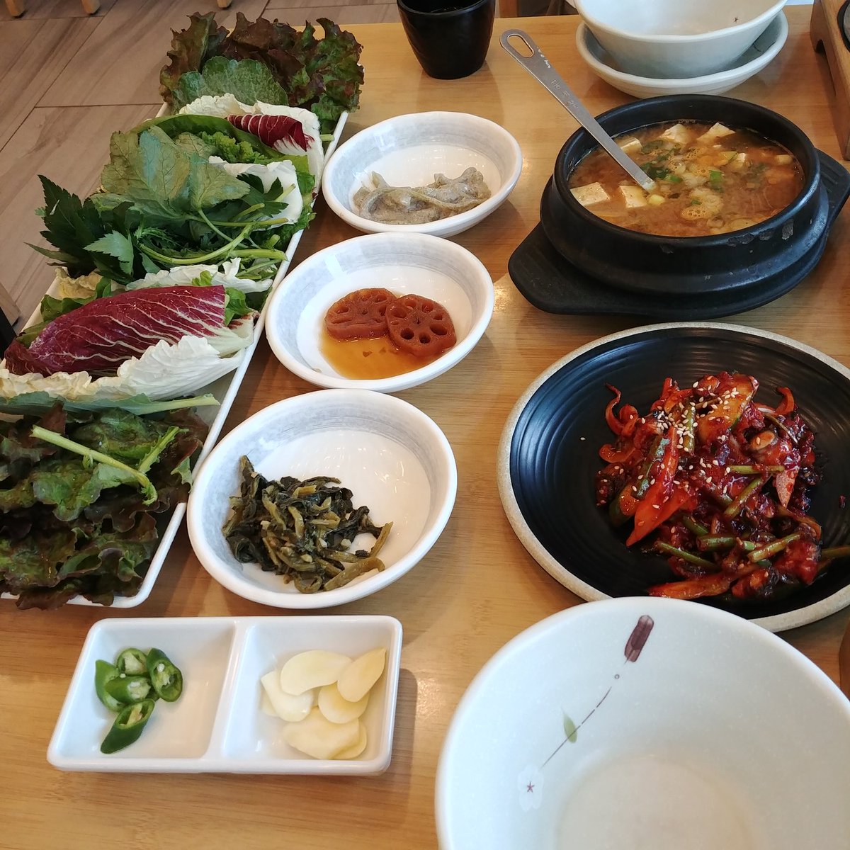 韓国人がめっちゃ食べるのに太らないのは食物繊維の摂取量が半端ないからなのではという説 もはや草の暴力 Togetter