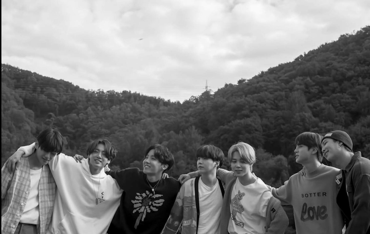 hellmoonie_twt's tweet photo. #BTSxTMA #BTSxTMA2020 #dear_namjoon #dear_BTS 

FOREVER AND EVER, MY LIFE IS ALREADY YOURS.
YOU GAVE ME ONE MORE REASON TO KEEP ALIVE.
#hellmoon0206 #joonmoon #HM https://t.co/Zqw6FslNnw