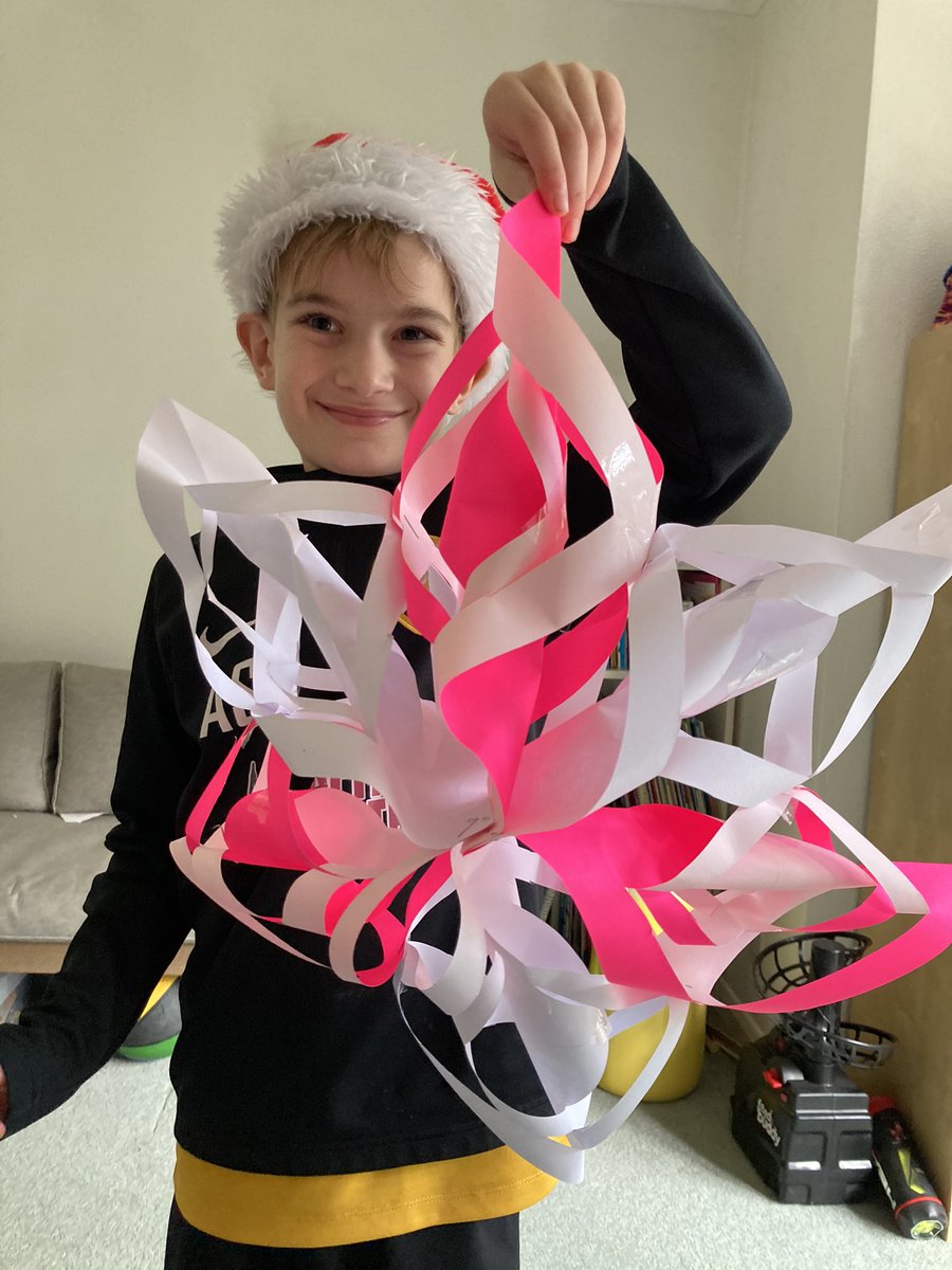 WelshSnowdrop's tweet photo. Pleased with his 3D snowflake. Thanks @ChesterScouts for keeping us busy. Time to pop to the shops for some snowman ingredients #sofaree https://t.co/OJJWVBJXBt