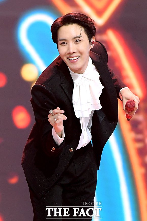 choi_bts2's tweet photo. The performance photos of @BTS_twt at TMA Dynamite 
Jimin &amp; J-Hope https://t.co/SaTkFSi9fZ