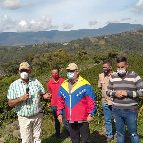 Con esta unidad productiva Granja Samán, ubicada en Boconó estado Trujillo, el productor Vicente Carrillo nos presenta una valiosa experiencia que nos demuestra la importancia de la dedicación, el trabajo coordinado y enfocado en la calidad para producir el mejor café