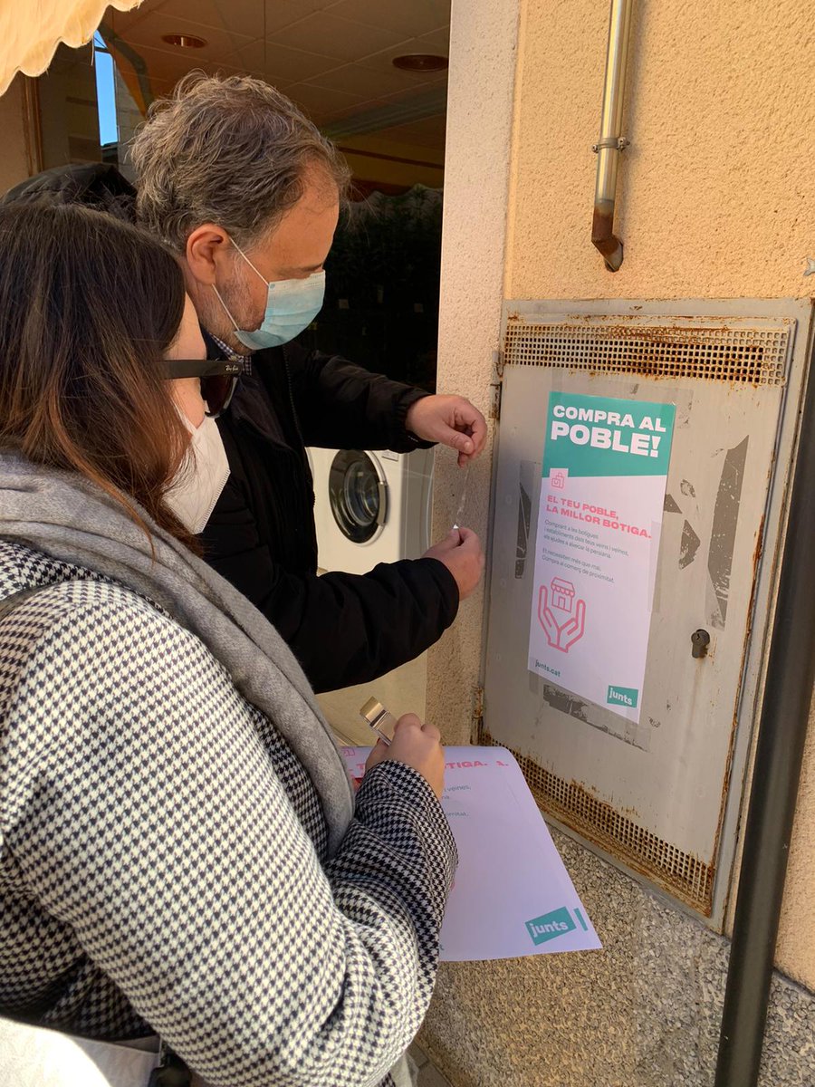 JuntsGirona's tweet photo. El teu poble, la millor botiga! 
Vilobí d'Onyar se suma a la campanya de @JuntsXCat per impulsar el comerç local! #compraalpoble https://t.co/hiEK5gjhaQ
