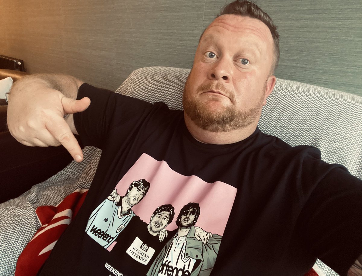Inthemanshed's tweet photo. I’m not normally a look at my outfit kinda guy but look at this belter from @WeekndOffender_ for Derby Day attire #niceitem https://t.co/94OZbsKgZA