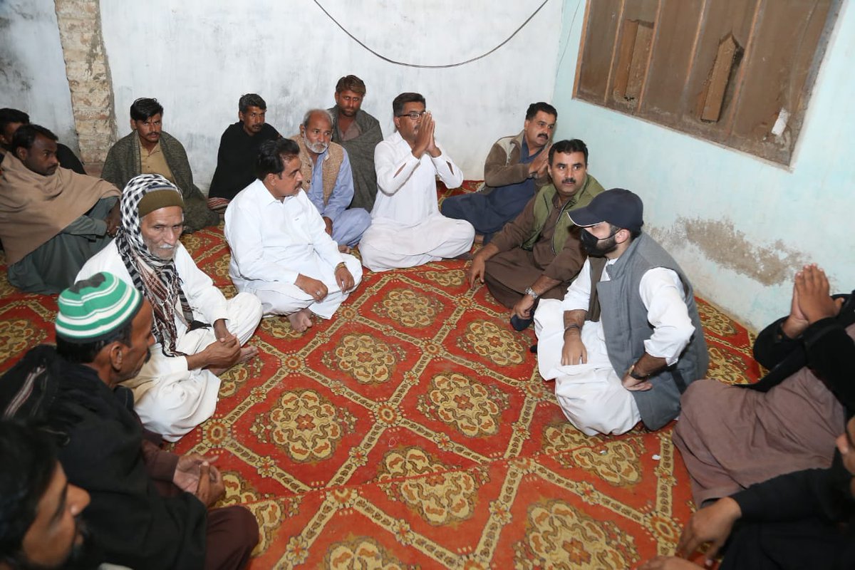 JunaidShoro2's tweet photo. Today @rawalsharjeel Sb offered condolence with Sipio Comuniti in Uc Moosa Khatian #HydRural #PS63. Along with Info Sect #HydRural @IsmaeelWassan Sb @aijazalikhos Sb & other Notables https://t.co/FgrQMFexIp