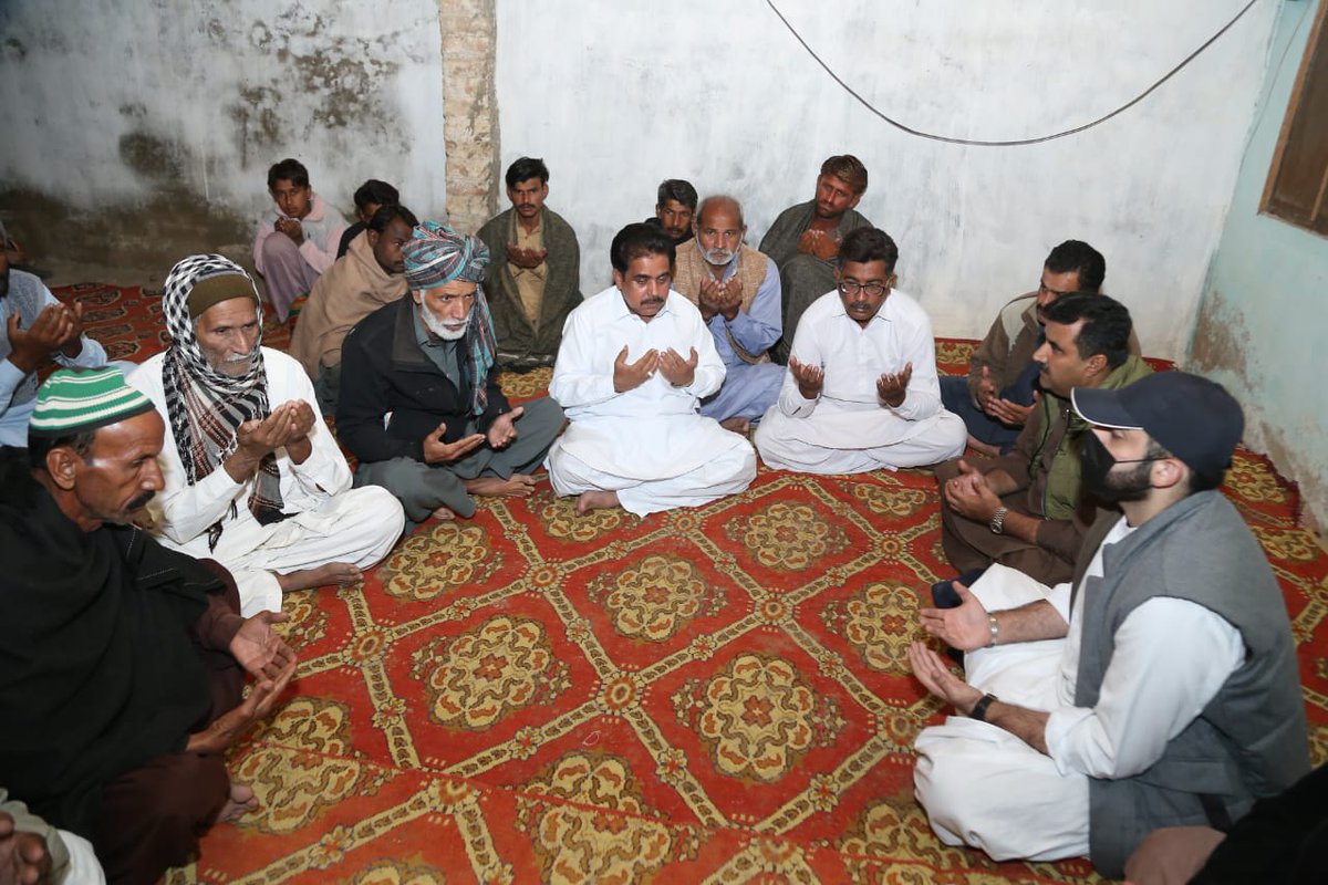 JunaidShoro2's tweet photo. Today @rawalsharjeel Sb offered condolence with Sipio Comuniti in Uc Moosa Khatian #HydRural #PS63. Along with Info Sect #HydRural @IsmaeelWassan Sb @aijazalikhos Sb & other Notables https://t.co/FgrQMFexIp