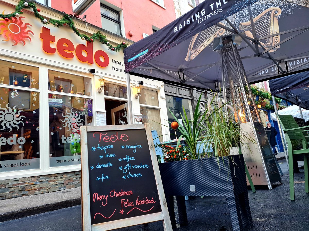 We are here🌲❄😉 #princesstreet #corkcity #ChristmasVibes #eatonthestreet