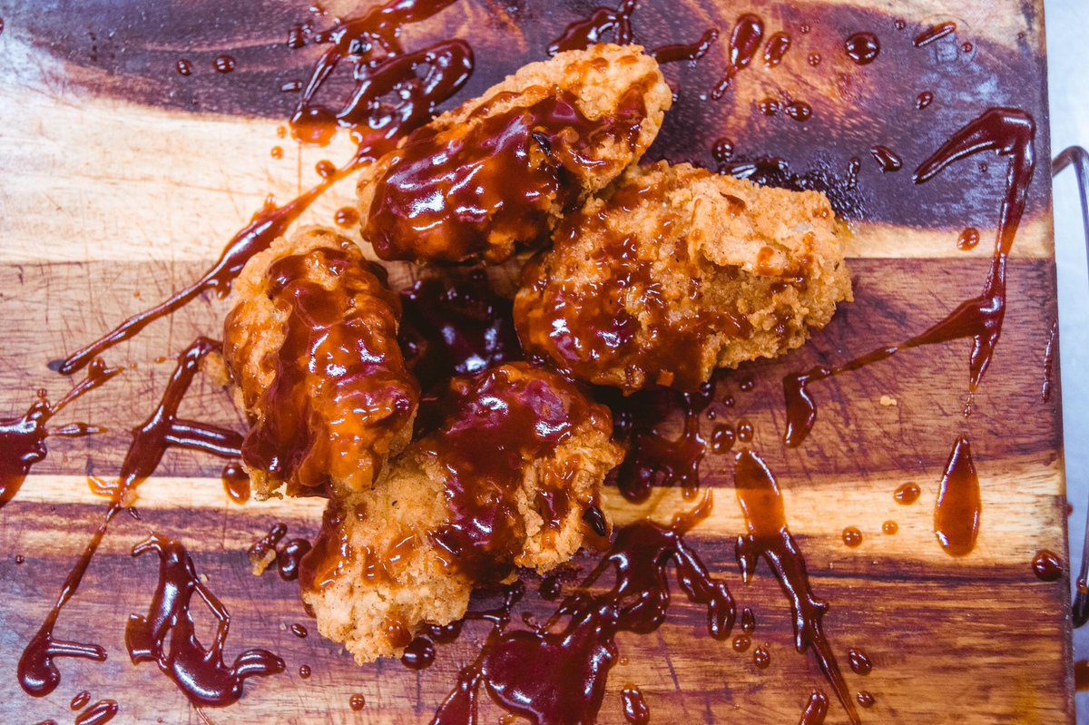 Wingomania's tweet photo. You ain’t BBQ sauce like this 🤤 Homemade sticky BBQ sauce, infused with mezcal for that extra smoke 💨 Then we went into Picasso mode 🎨 #WingomaniaBTS 📸 #WeWing 🍗 https://t.co/gNnNxY4XvJ