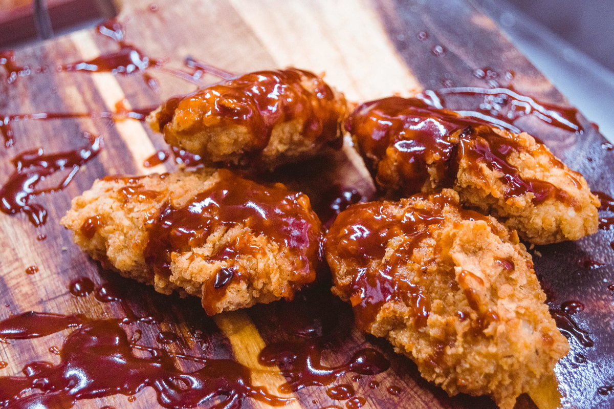 Wingomania's tweet photo. You ain’t BBQ sauce like this 🤤 Homemade sticky BBQ sauce, infused with mezcal for that extra smoke 💨 Then we went into Picasso mode 🎨 #WingomaniaBTS 📸 #WeWing 🍗 https://t.co/gNnNxY4XvJ