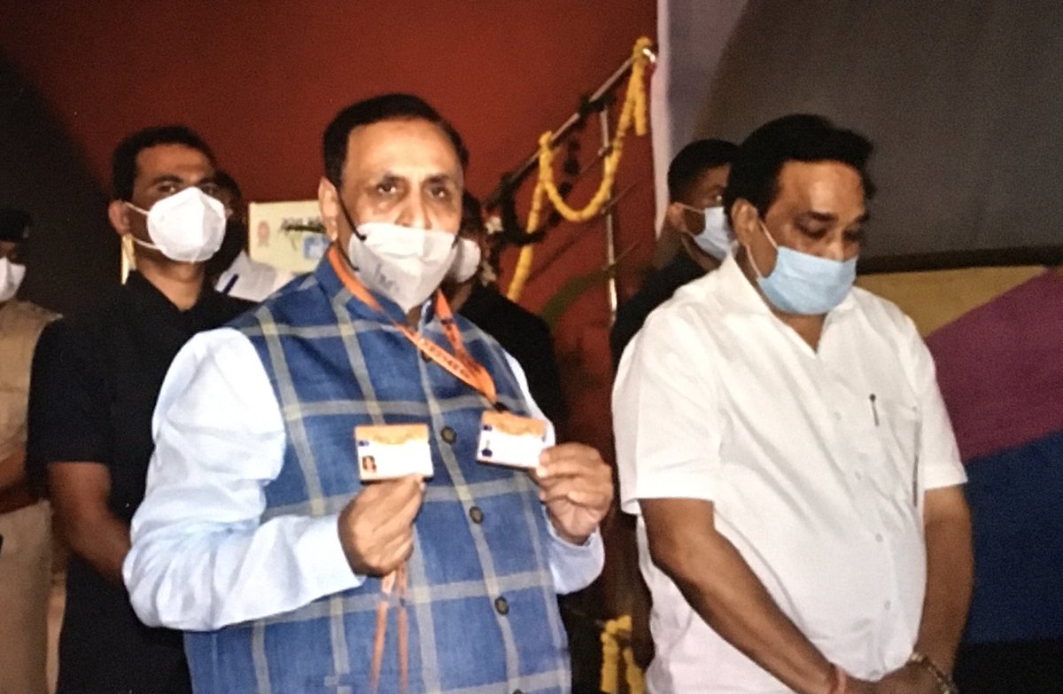 vijayrupanibjp's tweet photo. પ્રદેશ અધ્યક્ષ શ્રી @CRPaatil જીએ પેજ કમિટીના કાર્ડનું વિતરણ કર્યું હતું.પ્રદેશ અધ્યક્ષ શ્રી @CRPaatil જીના માર્ગદર્શન અને સૂચના અનુસાર રાજકોટ વિધાનસભાના વોર્ડ નં. 10ના મારા બુથ નં. 2ના પેજ નંબર 22ની પેજ કમિટી બનાવવાનું કાર્ય પૂર્ણ કરી પ્રદેશ અધ્યક્ષ @CRPaatil જીને સુપ્રત કરી હતી https://t.co/1AWx3hu9vR