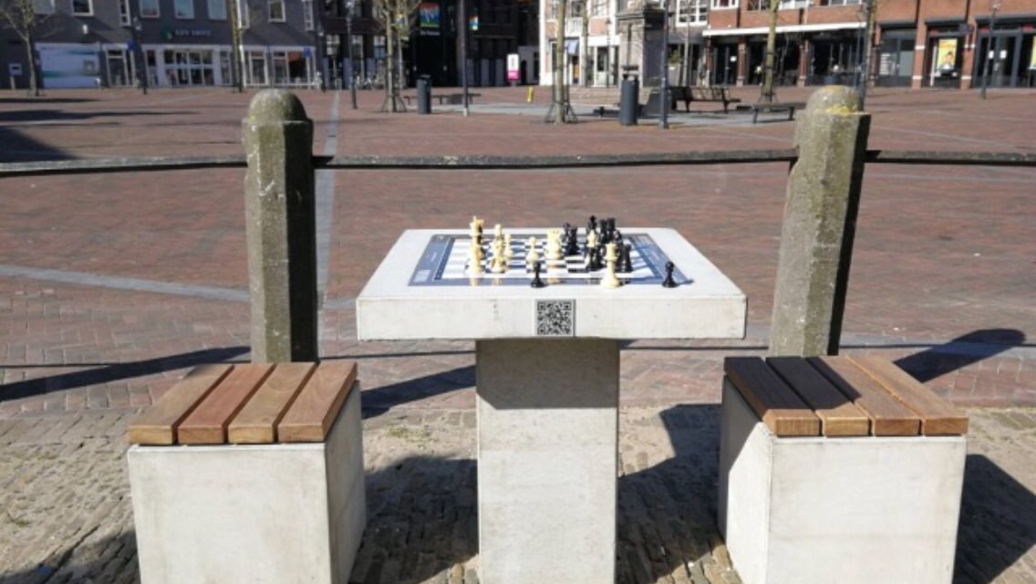 jmedinamolina's tweet photo. There are still a lot of kids that don’t play chess at home, at school or in a club. 

Once the kids see chess tables in parks and squares, they will want to play it. They will ask their parents to get a chess board and pieces♟. @leontxogarcia @FIDE_chess https://t.co/4toJo2B4bM