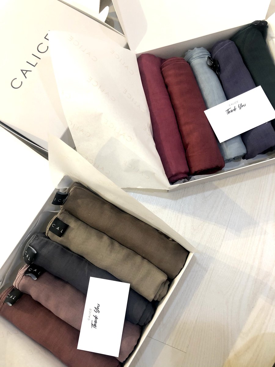 MD_F412's tweet photo. @epikalif14 Kalau nk tudung berkualiti utk hadiah. Tapi tak mahal sgt. Boleh2 la jengok 

https://t.co/1Kk2LRpboJ https://t.co/LVioZaxFeD