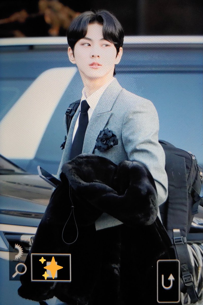 0209feed's tweet photo. YANG JUNGWON... https://t.co/aHd8DexwOl