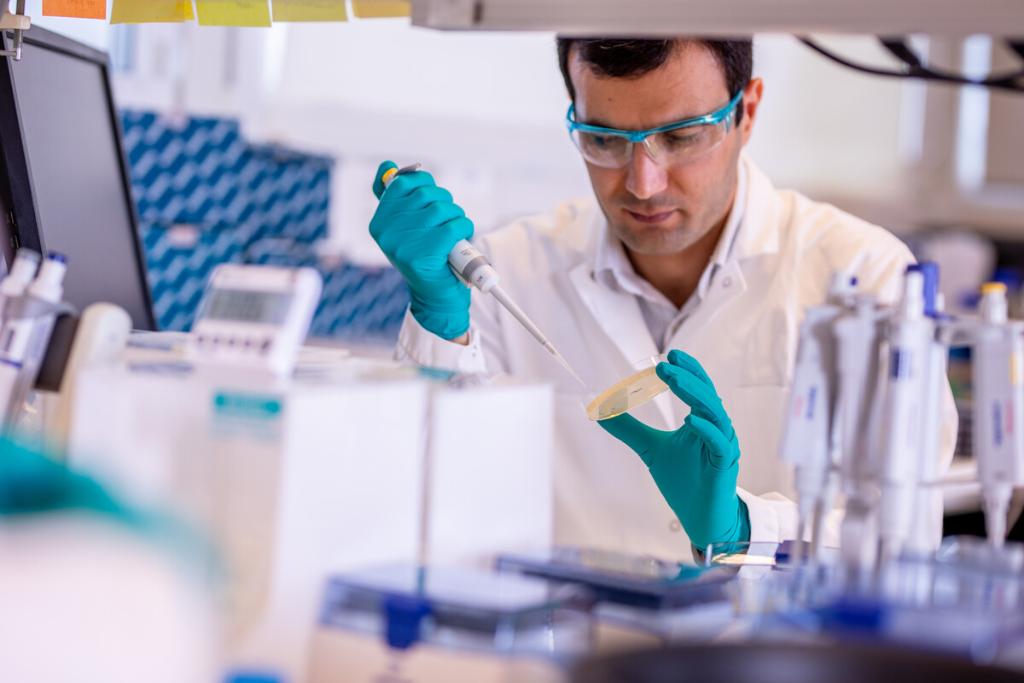 AstraZeneca's tweet photo. In acquiring @AlexionPharma, we’ll enhance our presence in immunology, rare diseases and precision medicines to drive innovation that delivers life-changing medicines to patients - Pascal Soriot, CEO $AZN $ALXN https://t.co/BwaTaMH5Q2
