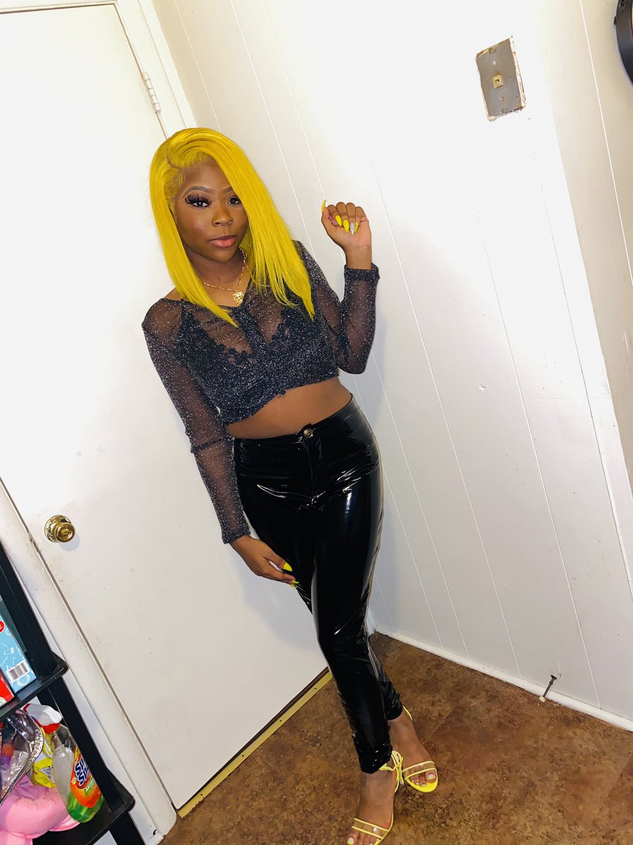 badgurljae's tweet photo. I leave a bitch mad with the stuck face🤪🥵
Who the fuck y'all hoes playin' wit' anyways? 💛 #viralpost #lacewigs #yellowwigs https://t.co/9g8KavSPuU