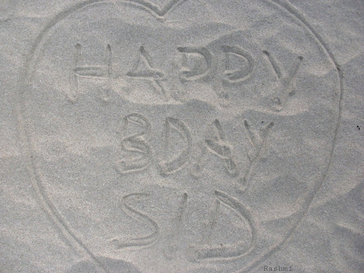 rashmim__SS's tweet photo. Such a futuristic vision I had that Sidhearts will be synonymous to a heart in 2020 😎😁

Throwback to 2015 when I had made this on a beach in Andamans on his birthday ❤️😍

Do you remember this @sidharth_shukla ? 😊
#HappyBirthdaySidharthShukla https://t.co/xqEqSmOsgP