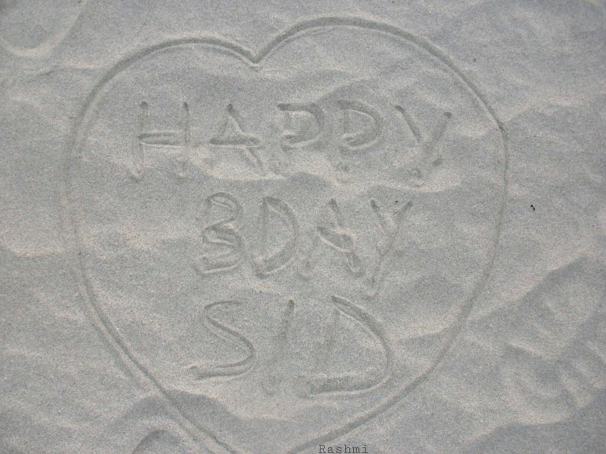 rashmim__SS's tweet photo. Such a futuristic vision I had that Sidhearts will be synonymous to a heart in 2020 😎😁

Throwback to 2015 when I had made this on a beach in Andamans on his birthday ❤️😍

Do you remember this @sidharth_shukla ? 😊
#HappyBirthdaySidharthShukla https://t.co/xqEqSmOsgP