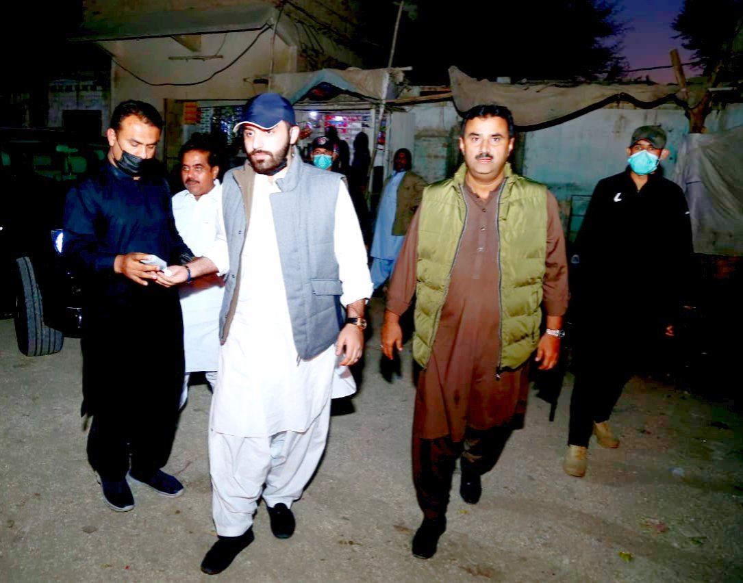 RazzaqueShkh's tweet photo. Today @rawalsharjeel Memon Sb offered condolence with Sipio Comunity in Uc Moosa Khatian #HydRural #PS63. Along with Info Sect #HydRural @IsmaeelWassan Sb @aijazalikhos Sb & other Notables. https://t.co/G89BGV27Ct