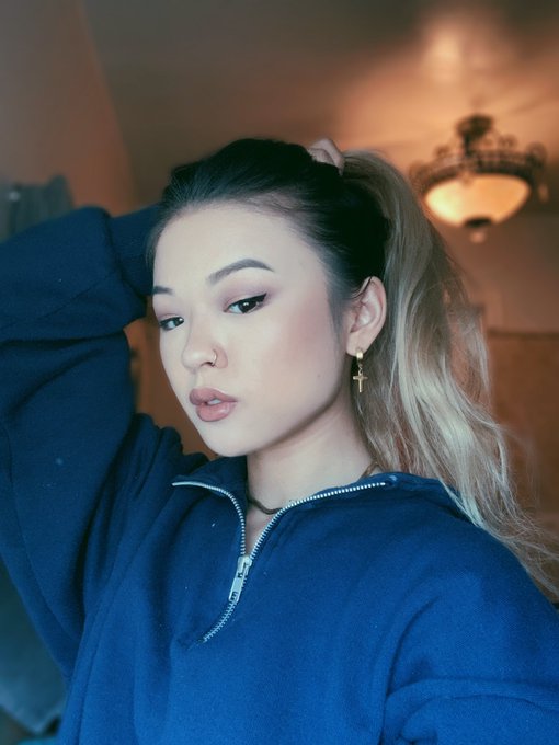 hold my hair while I suck your dick https://t.co/IotHjFlLGG