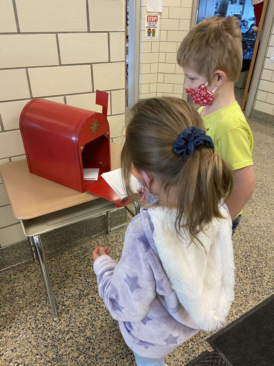 Shoup_BushES's tweet photo. We spent the morning writing letters to Santa and found a secret mailbox to send them in! Thanks for the help Mrs. Mason 🎄🎄 https://t.co/yNnbS0SSPz