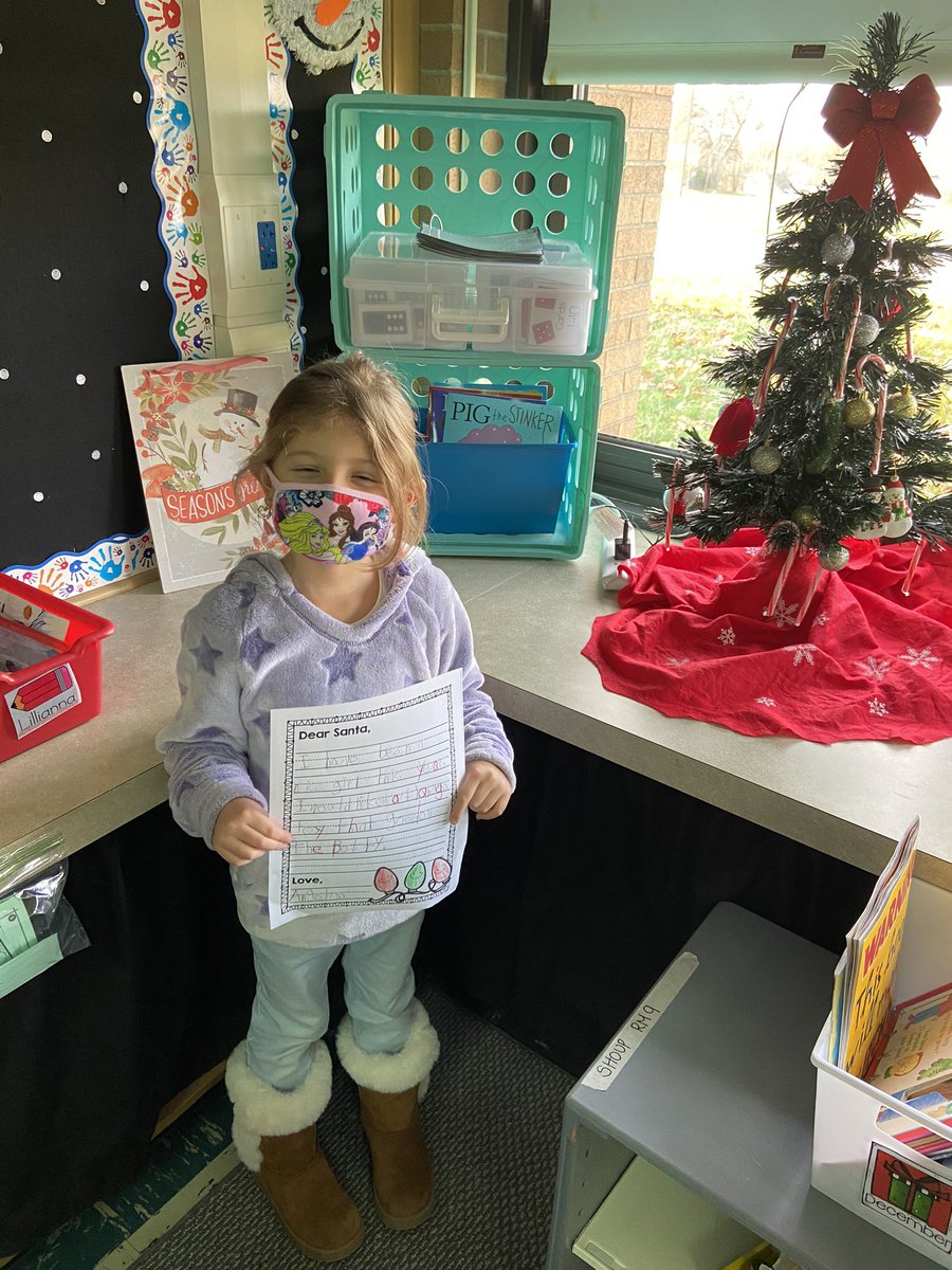 Shoup_BushES's tweet photo. We spent the morning writing letters to Santa and found a secret mailbox to send them in! Thanks for the help Mrs. Mason 🎄🎄 https://t.co/yNnbS0SSPz