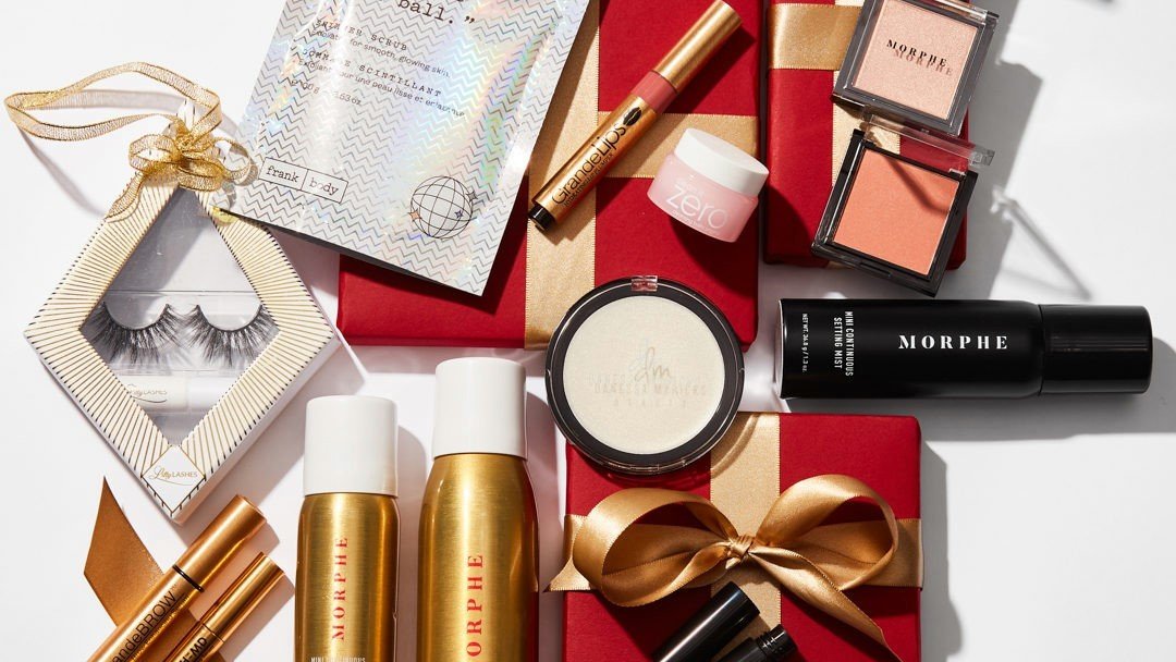 MorpheBrushes's tweet photo. 12 DAYS 💄OF 🎄MORPHE 💫GIVEAWAYS ❄️⁣ DAY 7✨⁣⁣
⁣⁣
We're giving 3️⃣ lucky winners our minis &amp; kits

TO ENTER: ⁣⁣⁣⁣⁣
🎁 Follow @MorpheBrushes @DanessaMyricks @frank_bod @grandecosmetic_
🎁 Like &amp; RT
🎁 Tag a babe (1 entry/comment)⁣
✨ BONUS ENTRY: drop a 🎁 https://t.co/0T2RBGrVpM