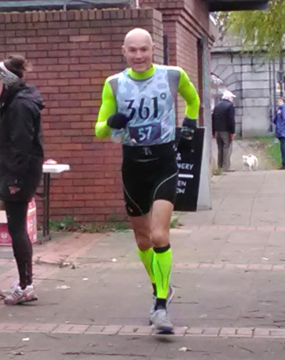 TeamEdwardsI000's tweet photo. A successful 909th marathon at the Saturn Cheeky Little Pop Up Run, Staines today in 3:44:47. Another testing multi terrain run but managed to keep my tired old legs going for a sub 3:45. Average finish time now 3:19:32, 91 to go for the #1000marathons record 😀@Mannatech https://t.co/YAMPLxCzwY
