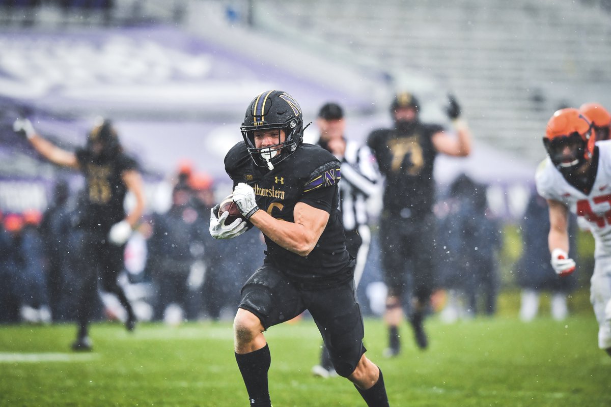 Five of <a href="/Hull7Hull/">Evan Hull</a>'s six career touchdown runs have gone for 30+ yards. 

All aboard The Touchdown Express.

#GoCats