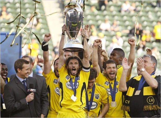 Columbus Crew - New York Red Bulls (2008) #Crew96   hizo valer la superioridad demostrada durante la temporada regular como campeón absoluto y se llevó con claridad la  #MLSCup   al superar a los  #RBNY con un partido muy serio y sin apenas dejarle oportunidades.