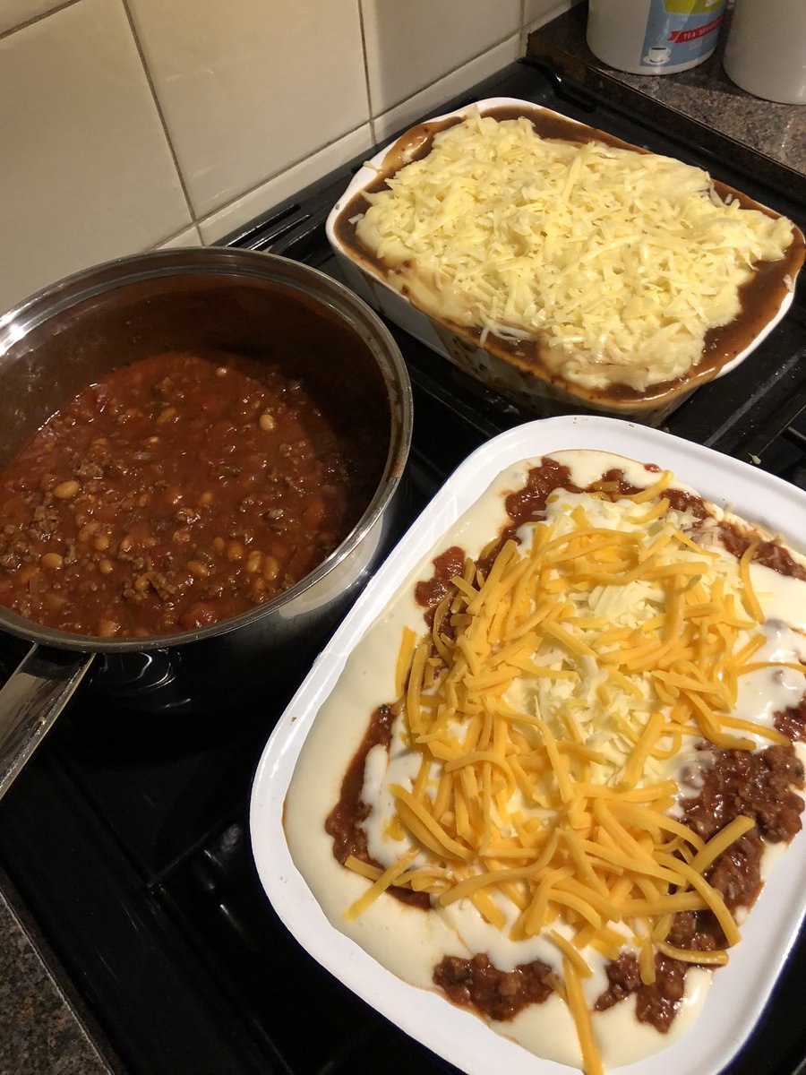 SherylLancaster's tweet image. After all that cooking #mince @markpate83 @SleddingNeil @HaffnersPies #topbutcher #cheers #gin #chilli #lasagne #shepherdspie #happysaturday 👌🙌xx