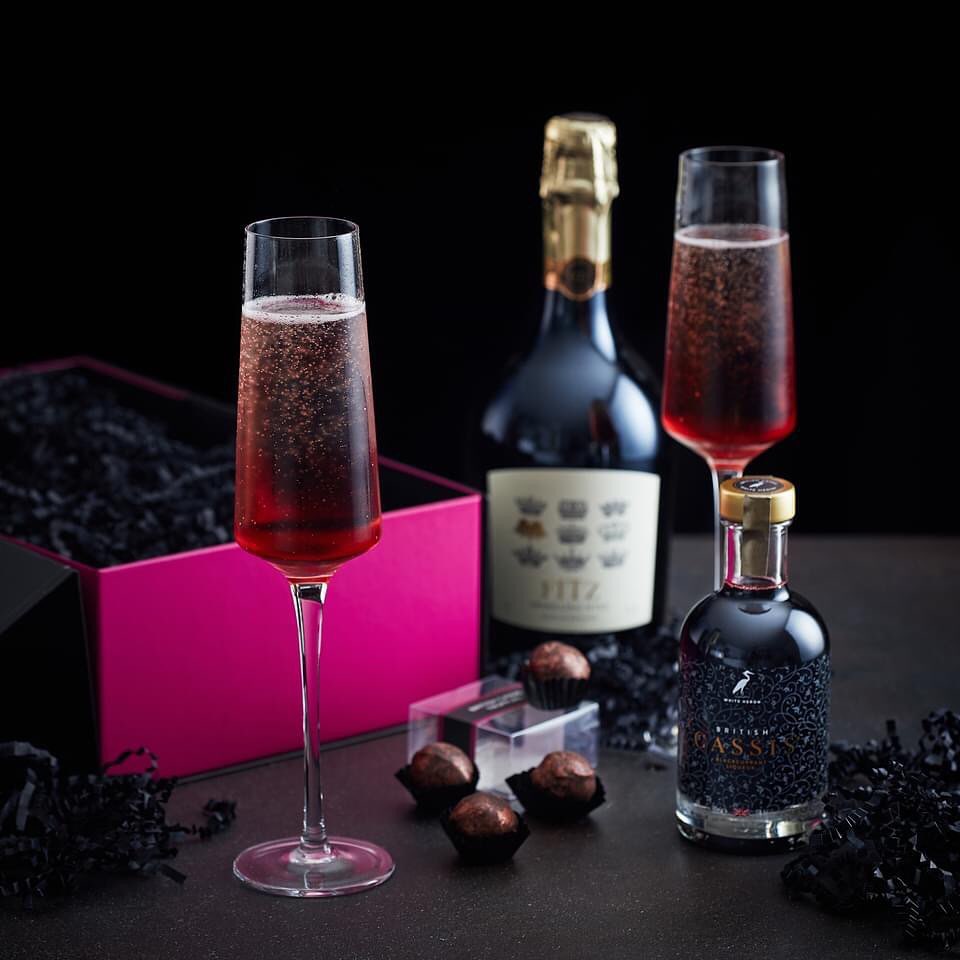 FitzWineUK's tweet image. These British Royale Gift sets from @WhiteHeron1876 look rather suave 👀 They include a bottle of Fitz, a 200ml bottle of Cassis, and some delicious British chocolates. Add a healthy splash of Cassis to your Fitz for the perfect British Royale 👑 whiteherondrinks.co.uk/productdisplay…