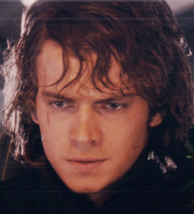 vadersanakin's tweet photo. “Even when Anakin turns into Darth Vader, he's still the chosen one.” - George Lucas https://t.co/Vvif9id8l4