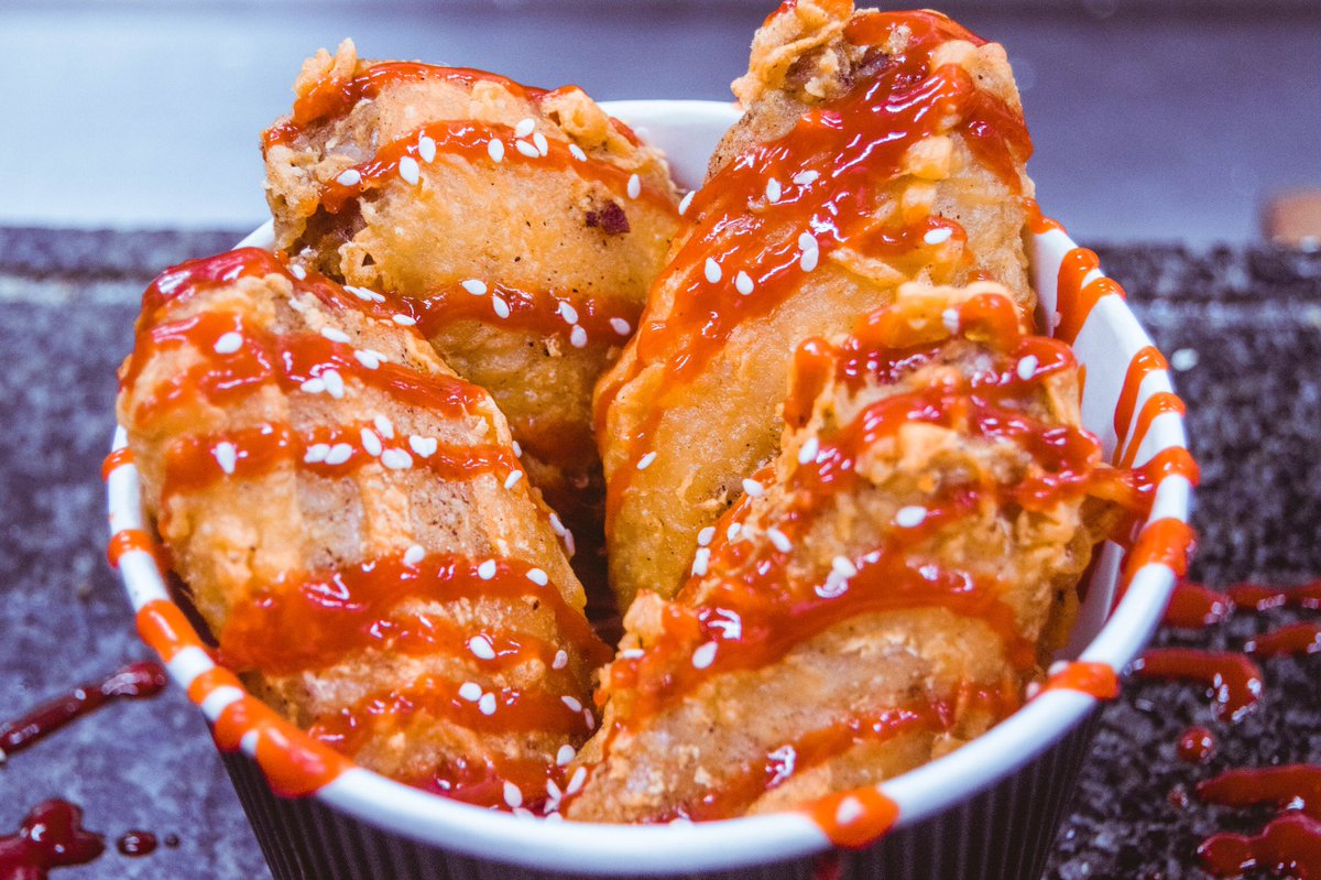 Wingomania's tweet photo. Saturday Night ✅

Chicken Wings 🍗

Hot Sauce 🔥

#WingomaniaBTS 📸 https://t.co/5UkAkVxvRY