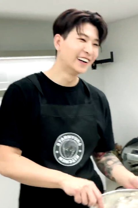 justpattiiii's tweet image. Guess who's going to heaven next weekend? 😂 Me!!! 🙋🤭🙈 I am not okay 😭😝 #vav #christmasbash @VAV_official @studio_pav