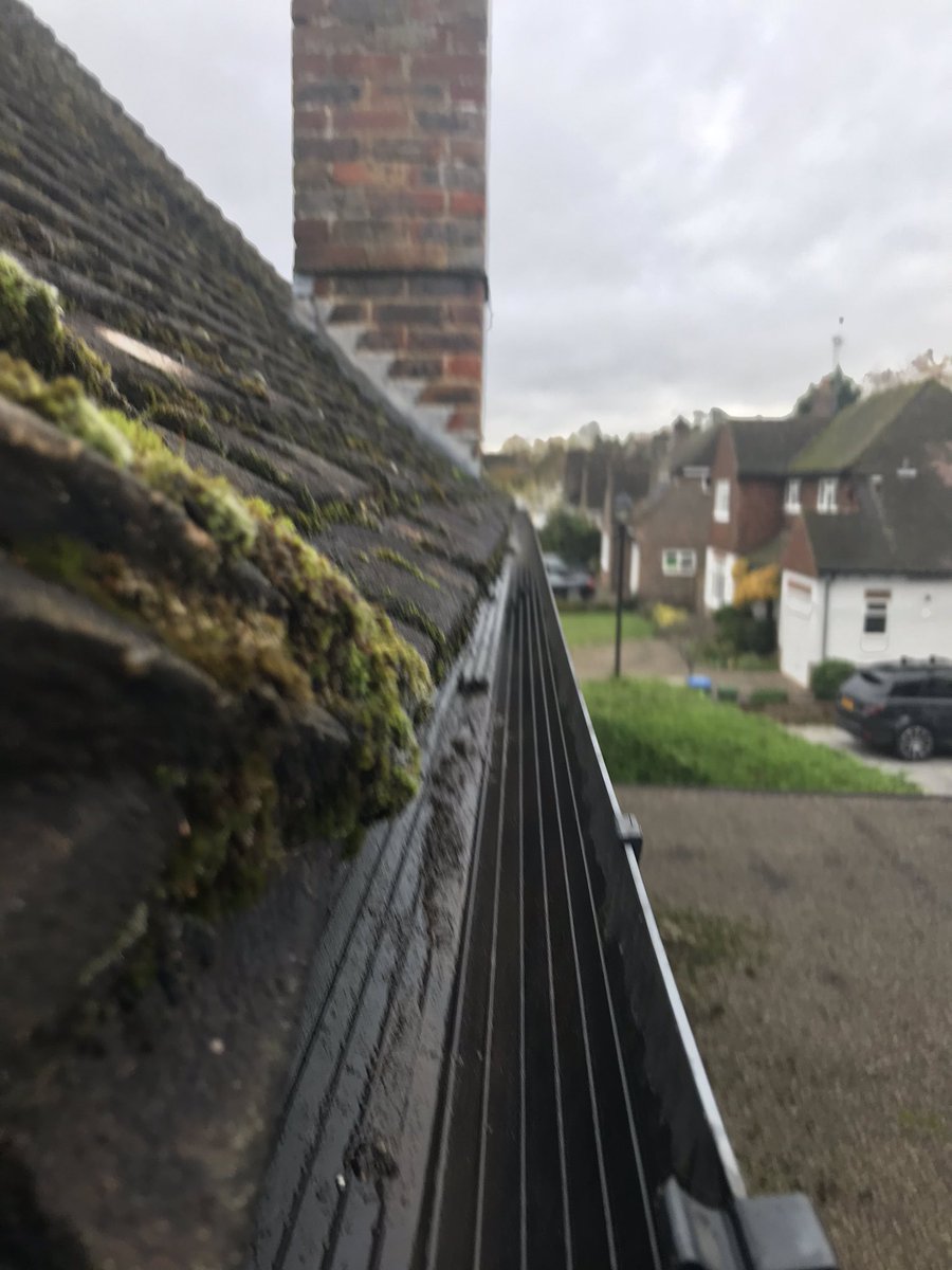 Completed a full fascia clean and gutter clearance for one of our new customers this morning in #Sundridge #Sevenoaks. Really pleased with the finish and impressed with the power of the @spinaclean SkyVac Atom!