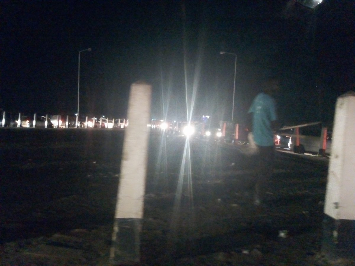 felinyamayaro's tweet photo. I have no words for mbudzi roundabout traffic jam🤦 #hararesouth
@MurembaAshley @womensvoicezw @TrafficRTMC @LMunoti @ChiedzaMutya @nkosncube https://t.co/XMDAYNZeTo