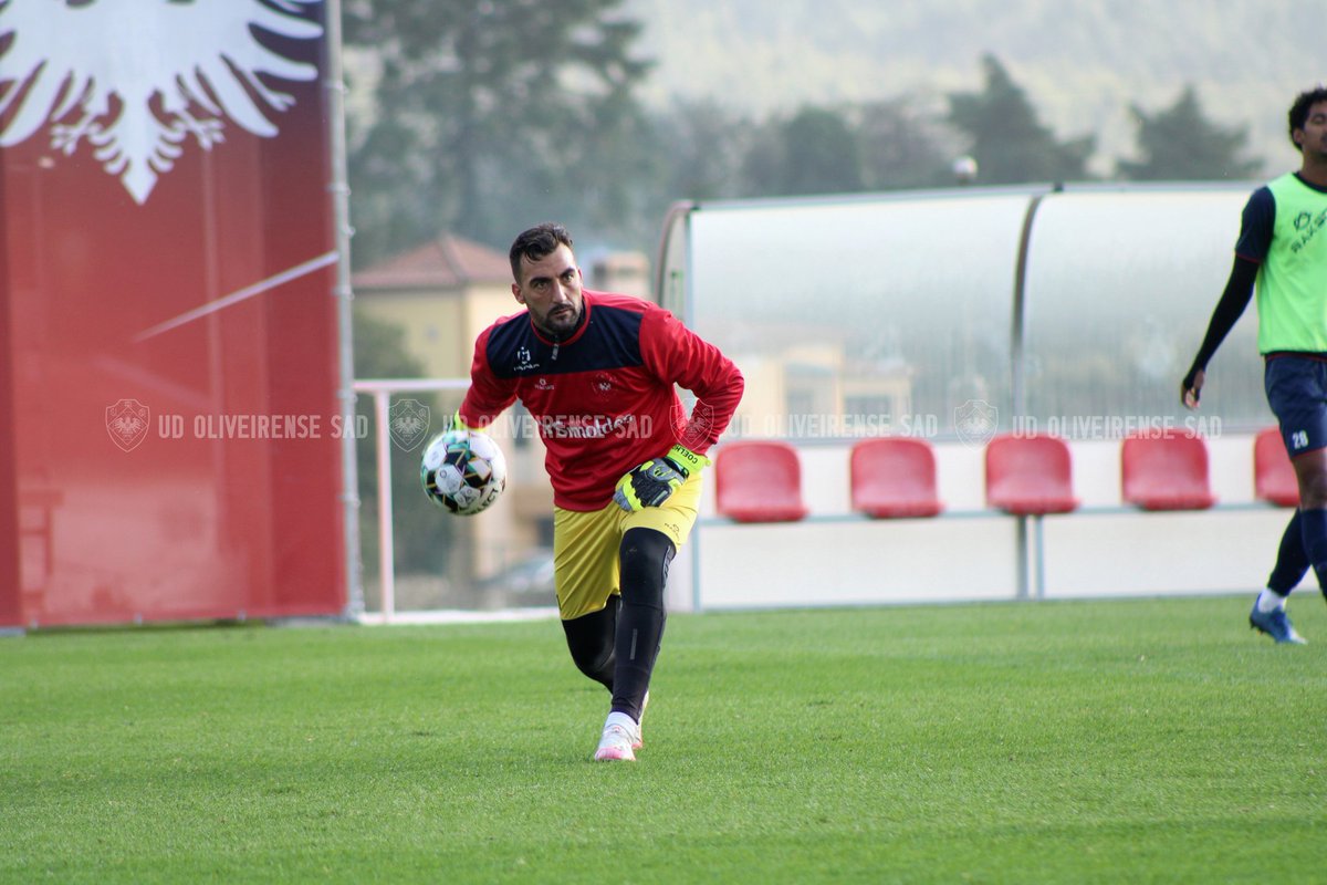 oliveirense_sad's tweet photo. ☑️ Último treino da semana 🔚
#udoliveirensefutebolcsad #somosunião #oliveirense #udosad #ligaportugal #ligaportugalsabseg #sporttv https://t.co/I2ANuND3dc
