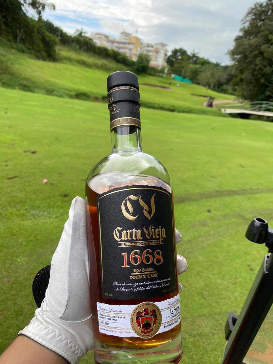 Excelente cuando una persona que no conozco sube una foto así a sus redes... Seguimos innovando. Carta Vieja 105 Años siendo EL Ron De Panamá.