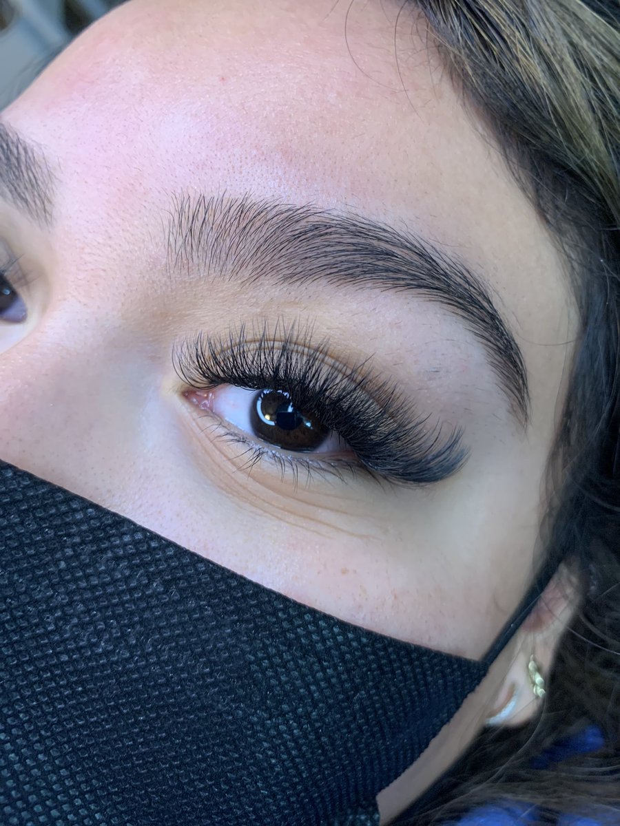 arianaz__'s tweet photo. I am in love with this regular hybrid set!! Rt my next client could be on your TL! Ig @ Bossbabelashesx 🤩 https://t.co/KLIdGT2QE4