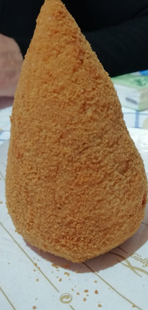 Ripetete insieme a me:
ARANCINO.
