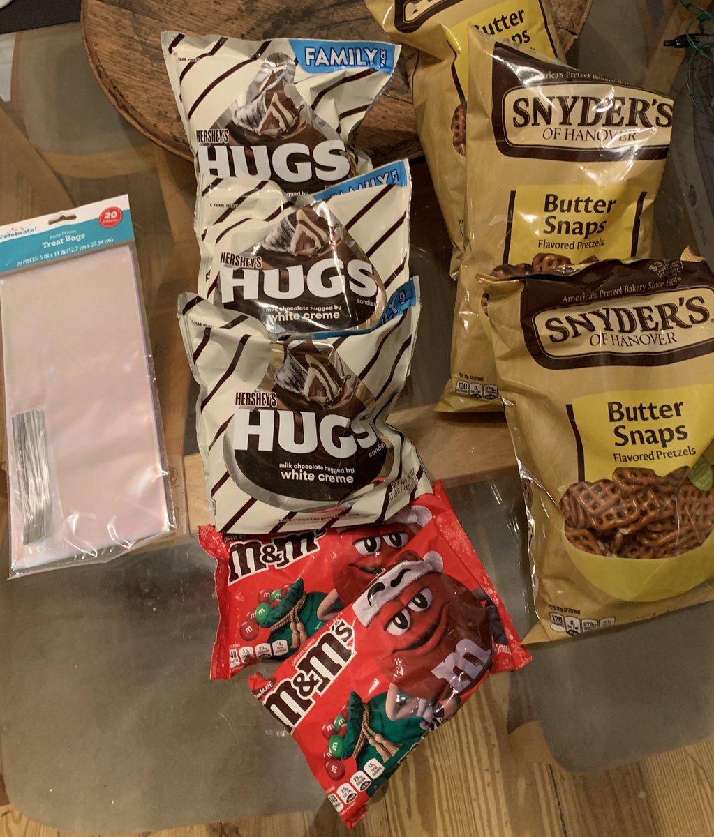 SassFromScratch's tweet photo. Preheat the oven to 200 degrees.
Unwrap all the @Hersheys hugs.
Lay @Snyders_Hanover butter snap pretzels down in a single layer.
Place a hug on eat pretzel. 
Put in the oven for 5 minutes. 
Press an @mmschocolate onto each soft, melty hug. 
Allow them to cool. https://t.co/V404N3KT4Q