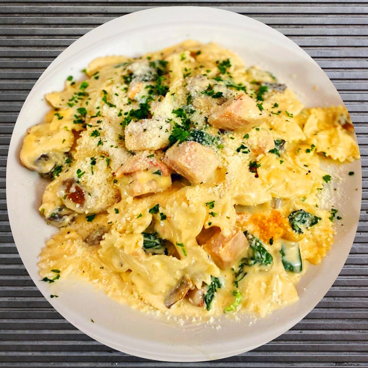 Lucreziacafe's tweet photo. Eat like an Italian. 

Pasta of the Day. 
Farfalle with smoked chicken Florentine.  

#visitcrownpoint #BestofTheRegion #numerouno #supportlocal #eeeeets #forkyeah #italianfood #pasta #farfalle #dinein #carryout https://t.co/GQsYaLsZKO