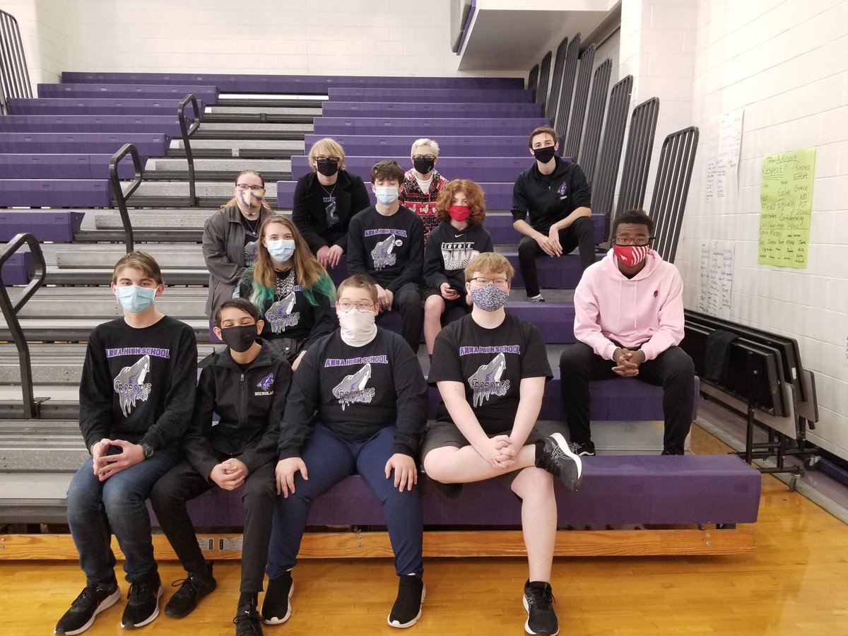 MistyPageTech's tweet photo. Anna High School Robotics Students volunteered at the Anna Middle School Robotics Competition today! Elementary and middle school robotics students competed together and put their #STEM skills to work! @Mrs_Goberrific @proftmack @AnnaISDCTE @inertiacatalyst https://t.co/Hnh2hwR41J