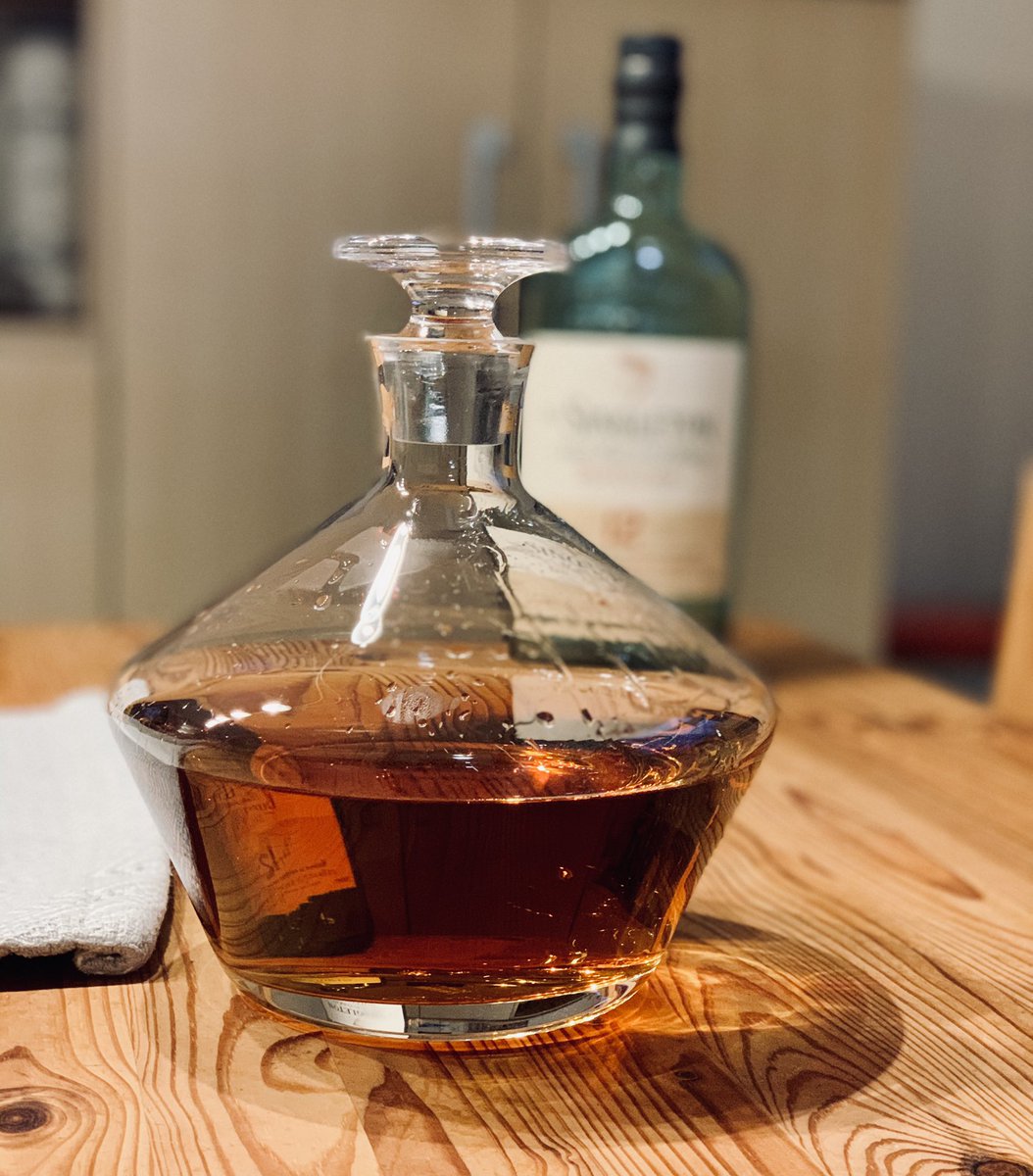 EkelLenny's tweet photo. Ich kann ja auch mal Edel....
Hab mir mal mein eigenes Weihnachtsgeschenk gemacht!
🥃!
#whiskey #karaffe https://t.co/RgZB39hhU8