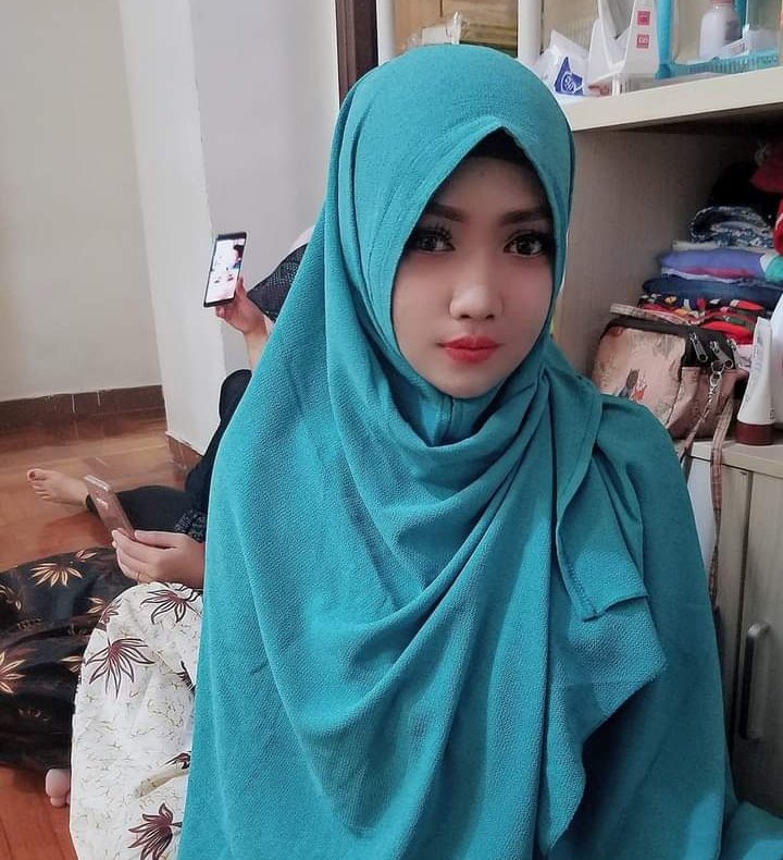 rondomlenuk's tweet photo. Menurut kalian gimana kalau aku pakai hijab, cantik tidak ??? https://t.co/1St54VmW0n