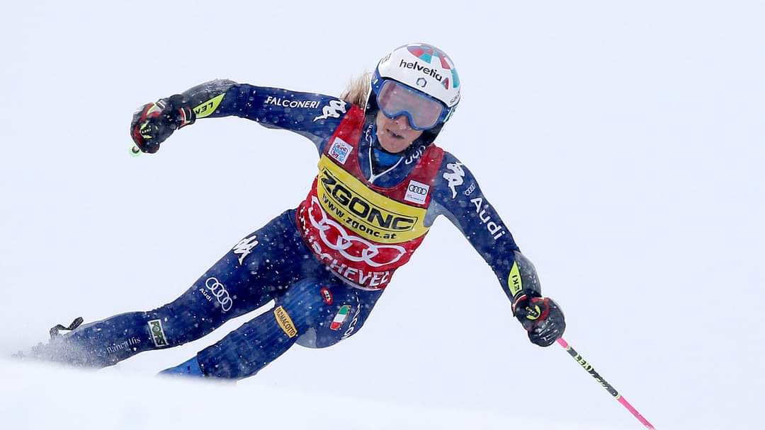 Esercito's tweet photo. Complimenti al 1° Caporal Maggiore Marta BASSINO per la seconda vittoria consecutiva nella gara di slalom gigante in Coppa del Mondo! A gioire tutto il Centro Sportivo Esercito sez. sport invernali di Courmayeur e tutta l’Italia! #EsercitoItaliano #dipiùinsieme #noicisiamosempre https://t.co/BcNoPqEFx4
