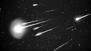 ObservatorioRAI's tweet photo. La lluvia de meteoros creada por el cometa Tempel-Tuttle acude puntual a su cita anual. Será visible hasta finales de mes, aunque su máxima actividad tuvo lugar el pasado 17, en que se pudieron ver hasta 15 meteoros por hora. https://t.co/uCgFpQZkR9