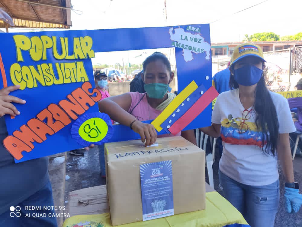 MauligmerBE's tweet photo. 11:31am siguen llegando gente y colas para la Consulta Popular desde la parroquia Parhueña en nuestra #Amazonas #12Dic #HoyTodosALaConsultaPopular https://t.co/3jpqj5a0Uj
