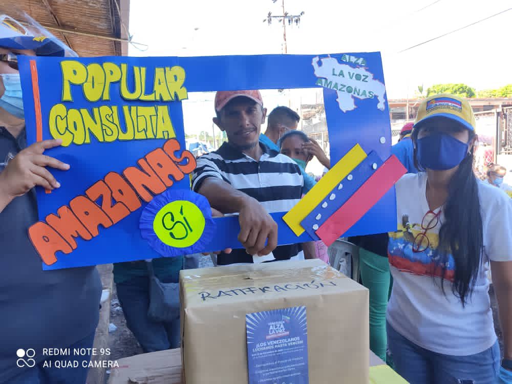 MauligmerBE's tweet photo. 11:31am siguen llegando gente y colas para la Consulta Popular desde la parroquia Parhueña en nuestra #Amazonas #12Dic #HoyTodosALaConsultaPopular https://t.co/3jpqj5a0Uj