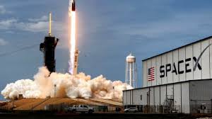 ObservatorioRAI's tweet photo. La firma espacial Space X, propiedad del magnate Elon Musk, consigue otro hito histórico. Un cohete Falcon 9 de su propiedad lleva a cuatro astronautas de la NASA a la Estación Espacial Internacional. https://t.co/VOPX8oneHF